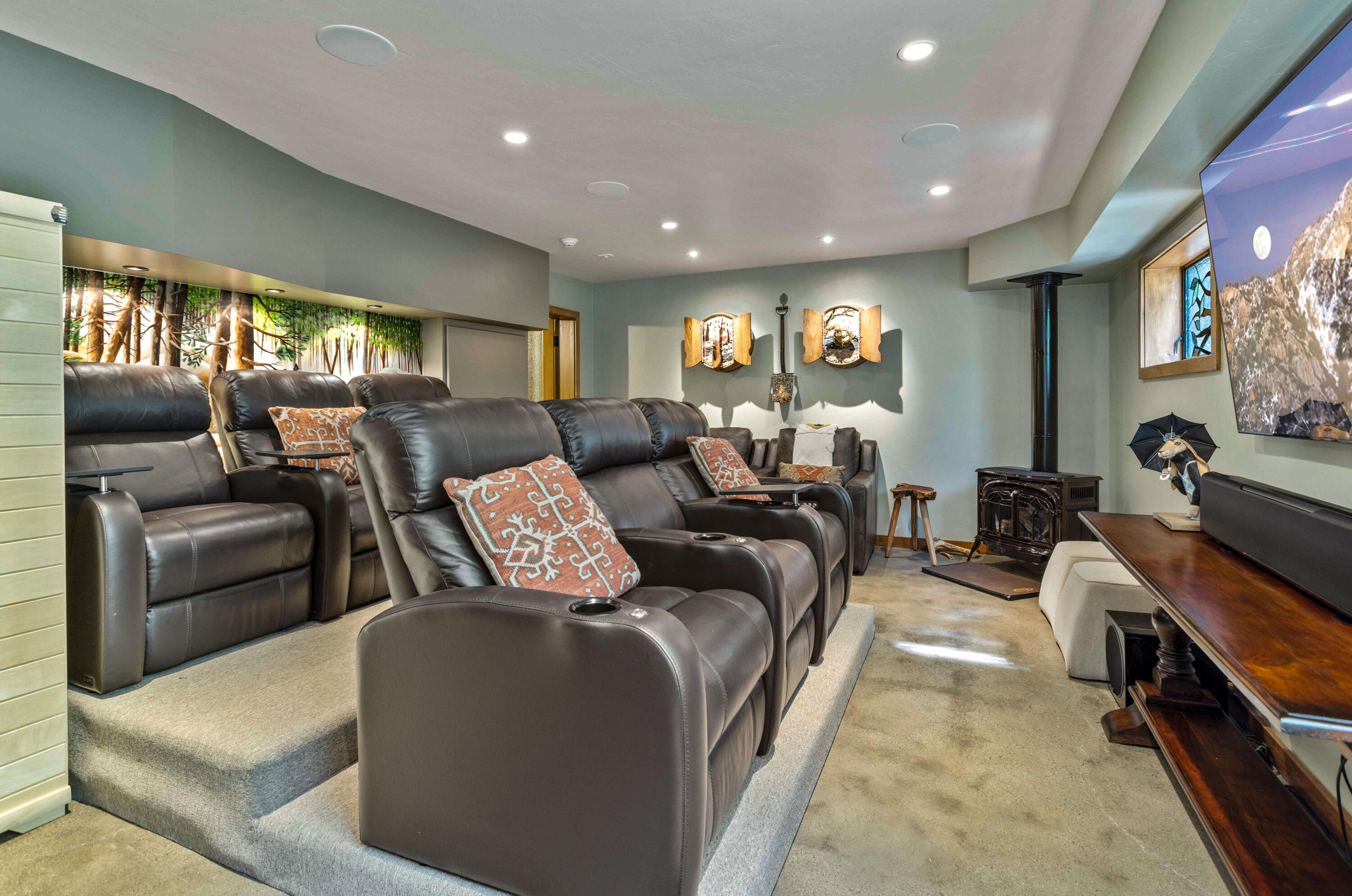24581 Fern Valley Road Idyllwild, CA 92549 - Photo 34 of 45 a living room with furniture
