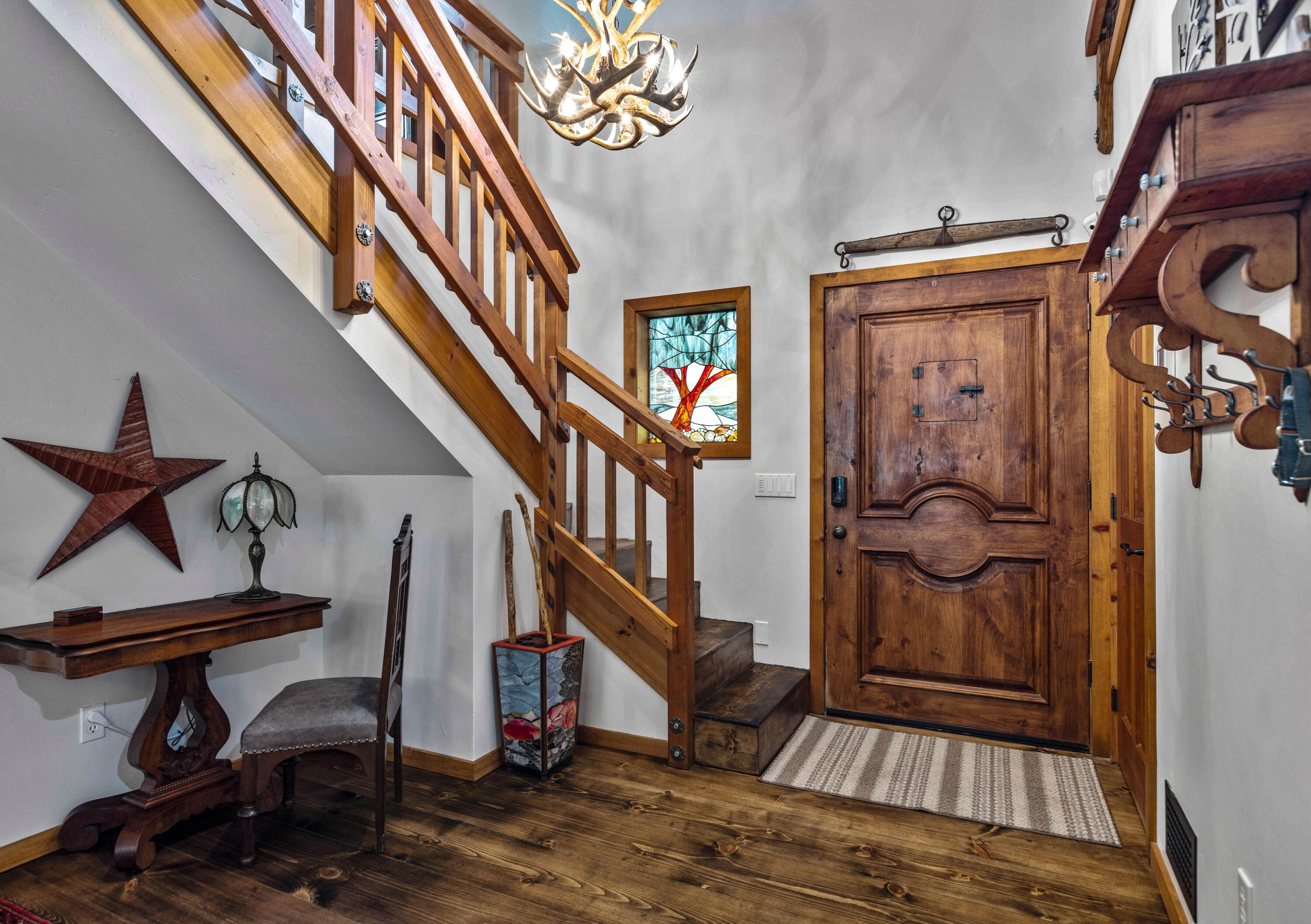 24581 Fern Valley Road Idyllwild, CA 92549 - Photo 6 of 45 a view of entryway
