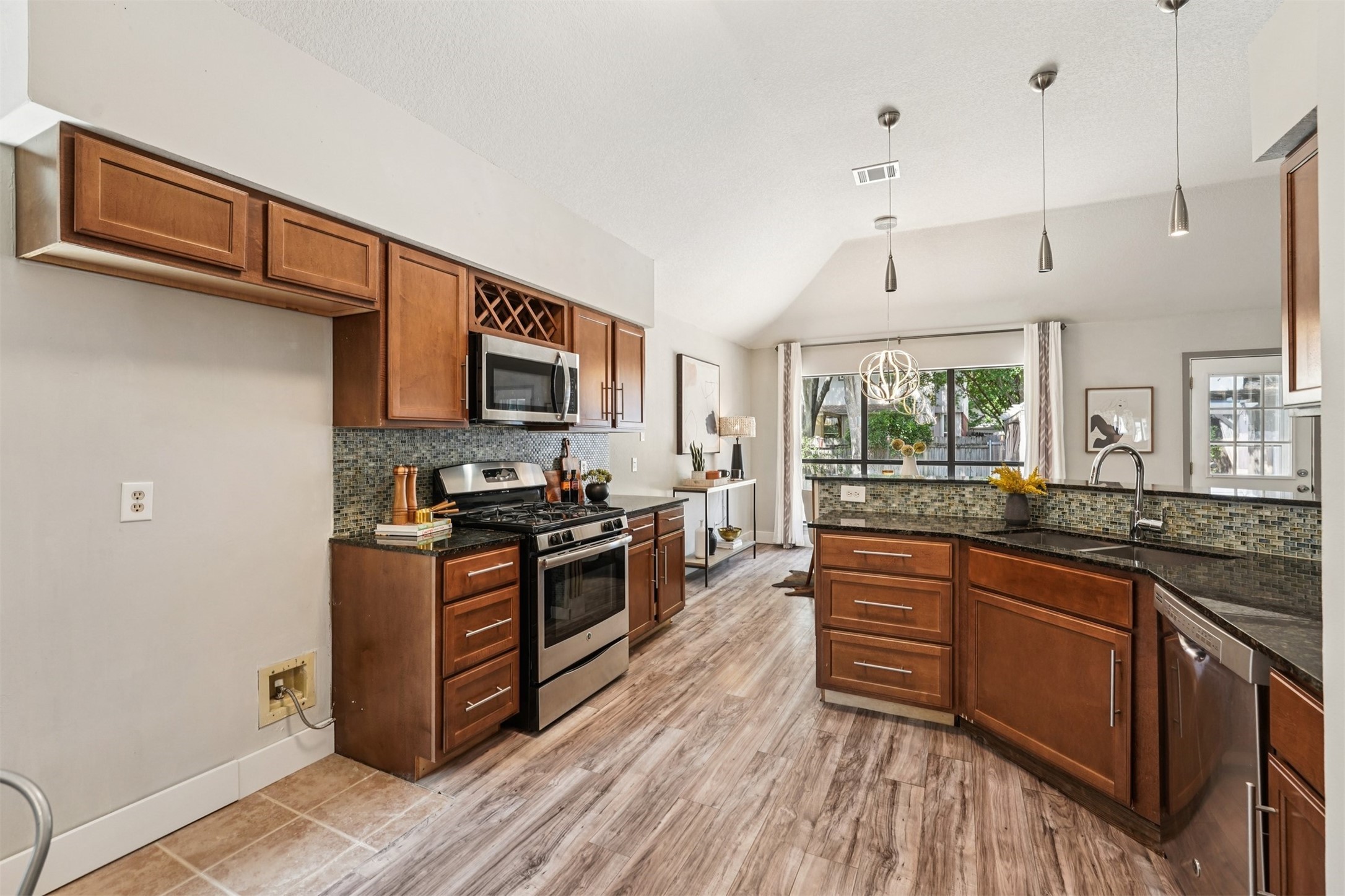 13106 Overton Pass Austin, TX 78729 - Photo 11 of 31