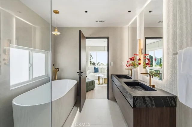 $2,890,000 | 525 East Avenida San Juan, San Clemente, CA 92672