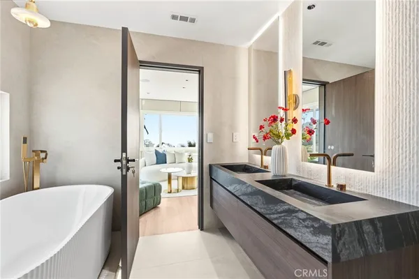 $2,599,000 | 525 East Avenida San Juan, San Clemente, CA 92672