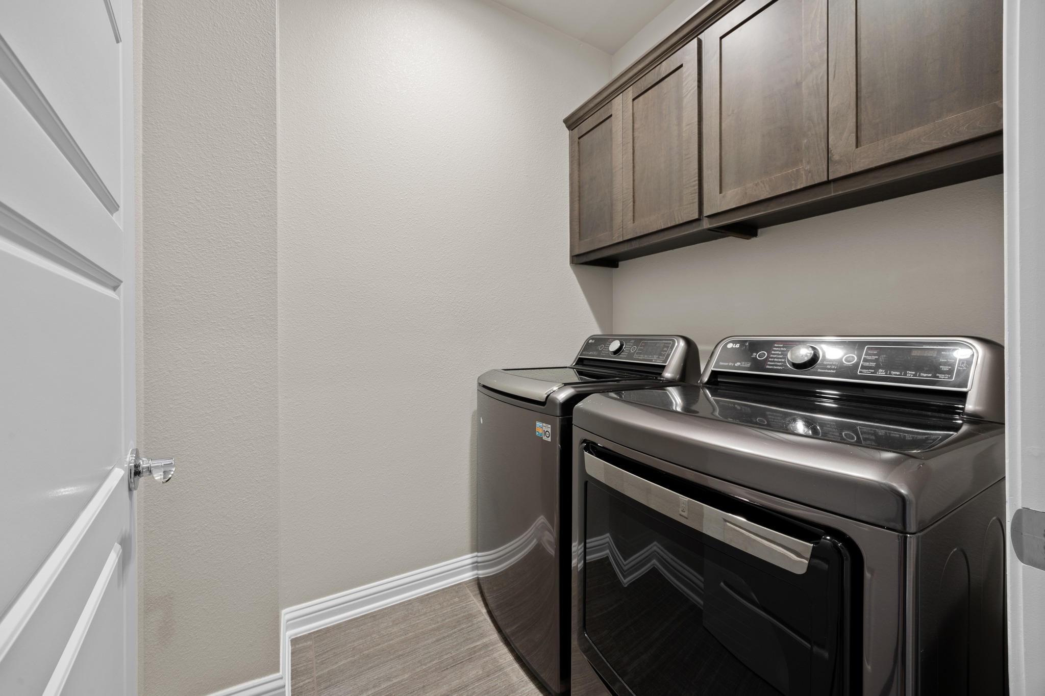 6814 East Riverside Drive, Unit 104 Austin, TX 78741 - Photo 27 of 37 a close up of a stove top oven sitting inside of a kitchen