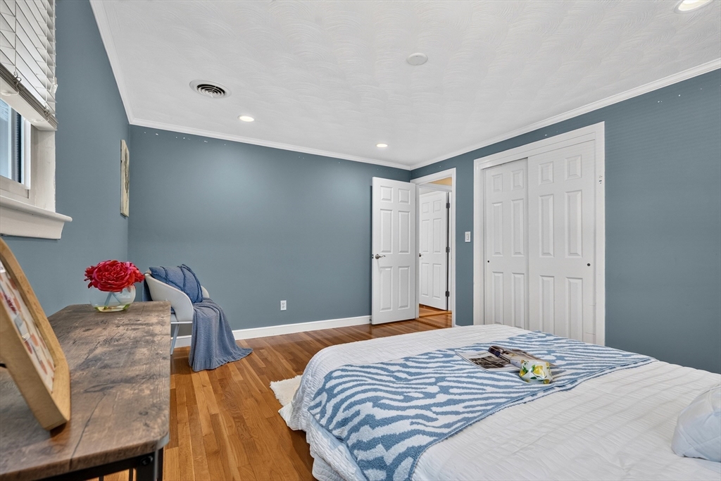 32 Bobolink Road Wellesley, MA 02481 - Photo 25 of 42