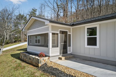 750 Sunnyside Road Hiawassee, GA 30546 - Photo 8 of 46 a front view of a house with garden