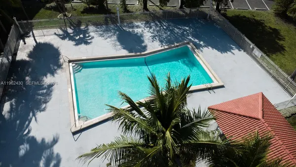 $1,800 | 1655 West 44th Place, Unit 538, Hialeah, FL 33012