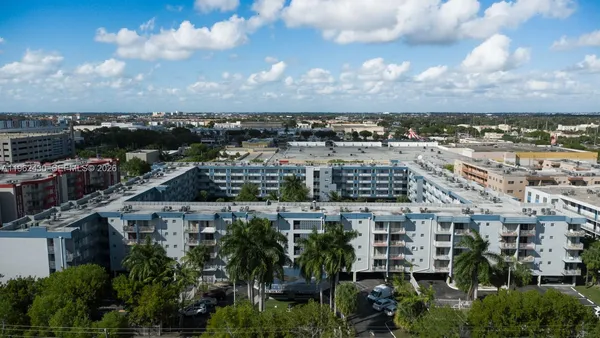 $1,800 | 1655 West 44th Place, Unit 538, Hialeah, FL 33012