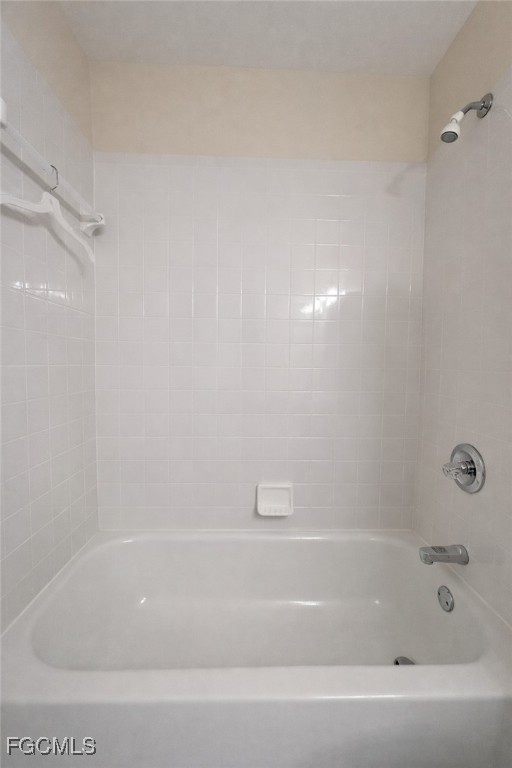 5390 Park Road, Unit 3 Fort Myers, FL 33908 - Photo 20 of 26 a close view of a bathtub in bathroom