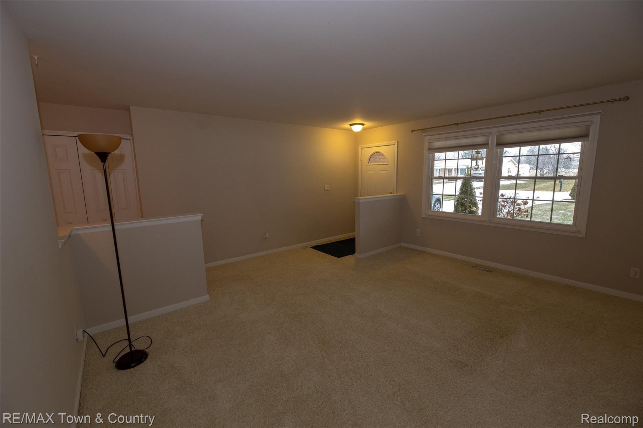 6359 Yorkshire North Riding Road Flint, MI 48532 - Photo 5 of 27 5.jpg