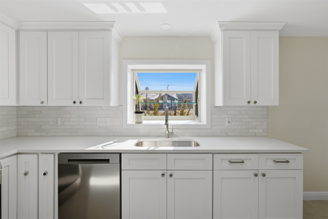 1600 East Messick Loop Round Rock, TX 78681 - Photo 15 of 38 A garden window sits above the sink to view the flowers that bloom spring-fall. The kitchen has soft close drawers and cabinets.