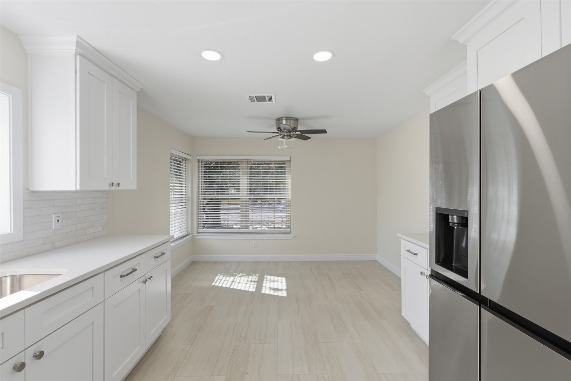 1600 East Messick Loop Round Rock, TX 78681 - Photo 16 of 38 A convenient breakfast area is adjacent in the kitchen. The recent refrigerator, washer and dryer convey with the sale.