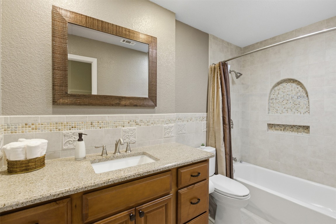 1600 East Messick Loop Round Rock, TX 78681 - Photo 21 of 38 The remodeled 2nd bathroom is in excellent condition. What you don't see is a sola tube that allows natural light in.