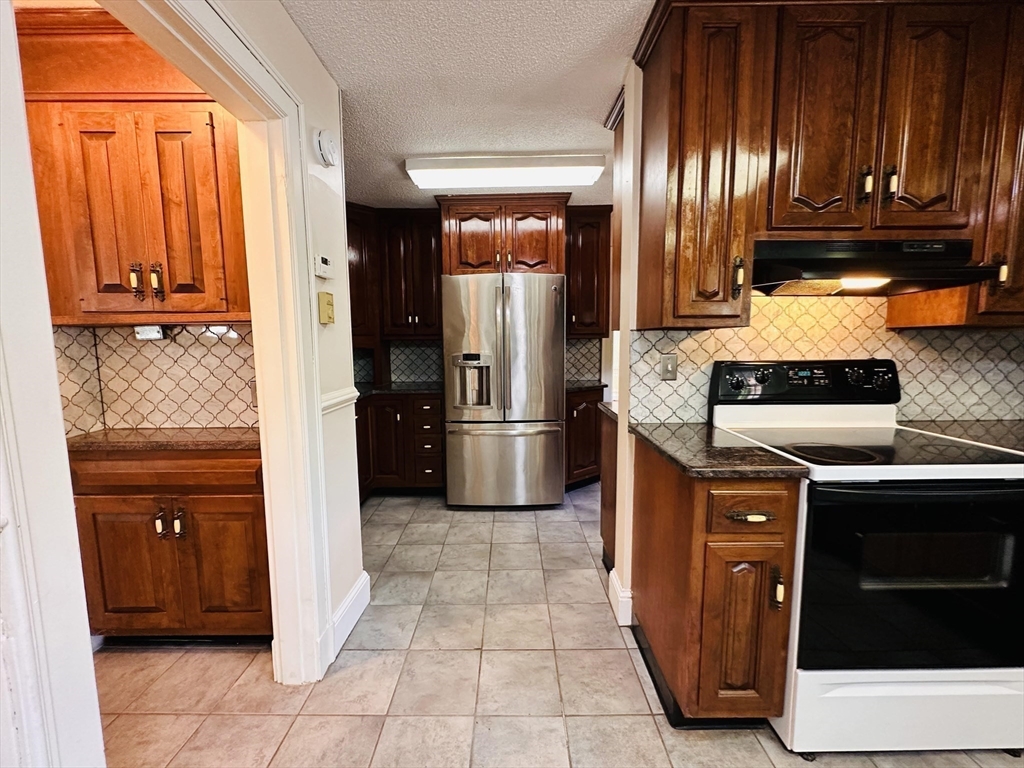 301 Longhill Street Springfield, MA 01108 - Photo 7 of 41