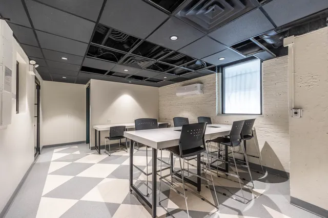 $2,160 | 1140 North LaSalle Drive, Unit 817, Chicago, IL 60610