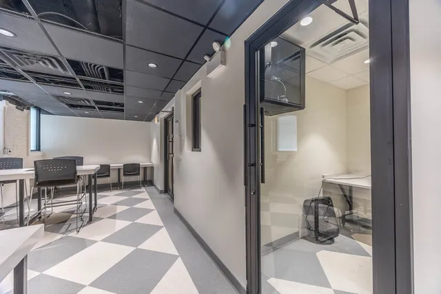 $2,160 | 1140 North LaSalle Drive, Unit 817, Chicago, IL 60610