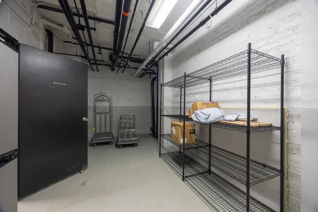 $2,160 | 1140 North LaSalle Drive, Unit 817, Chicago, IL 60610