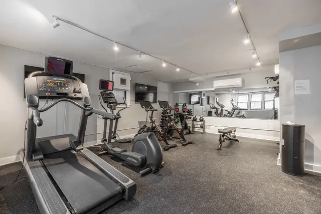 $2,160 | 1140 North LaSalle Drive, Unit 817, Chicago, IL 60610