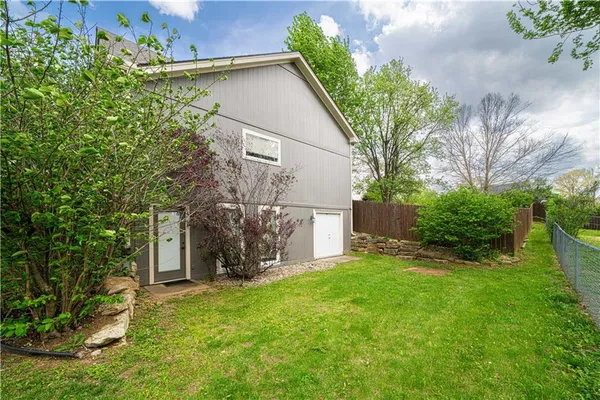 $469,900 | 9 Timber Creek Circle, Platte City, MO 64079
