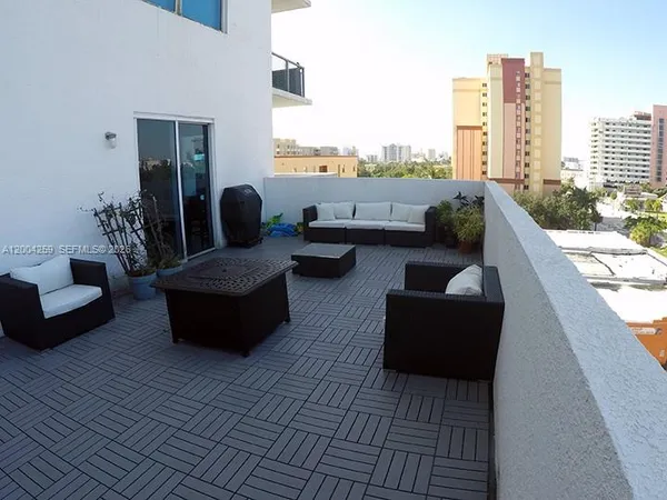 $2,900 | 10 Southwest South River Drive, Unit 611, Miami, FL 33130