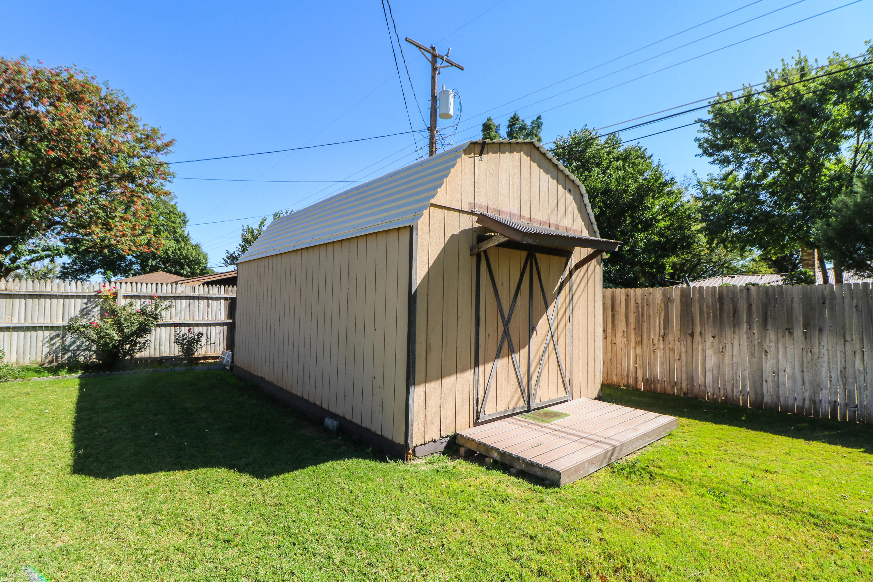 232 East 26th Street Littlefield, TX 79339 - Photo 24 of 26 a view of a backyard with barn fence and plants