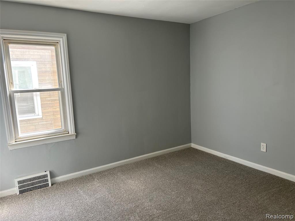 7546 Sterling Street Center Line, MI 48015 - Photo 14 of 29