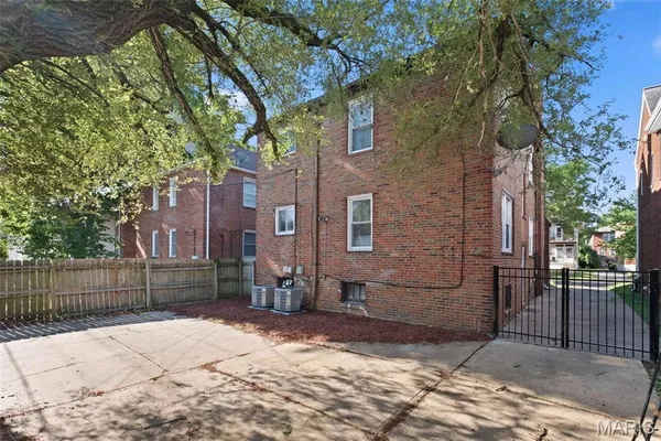 $4,200 | 7055 Dartmouth Avenue, University City, MO 63130