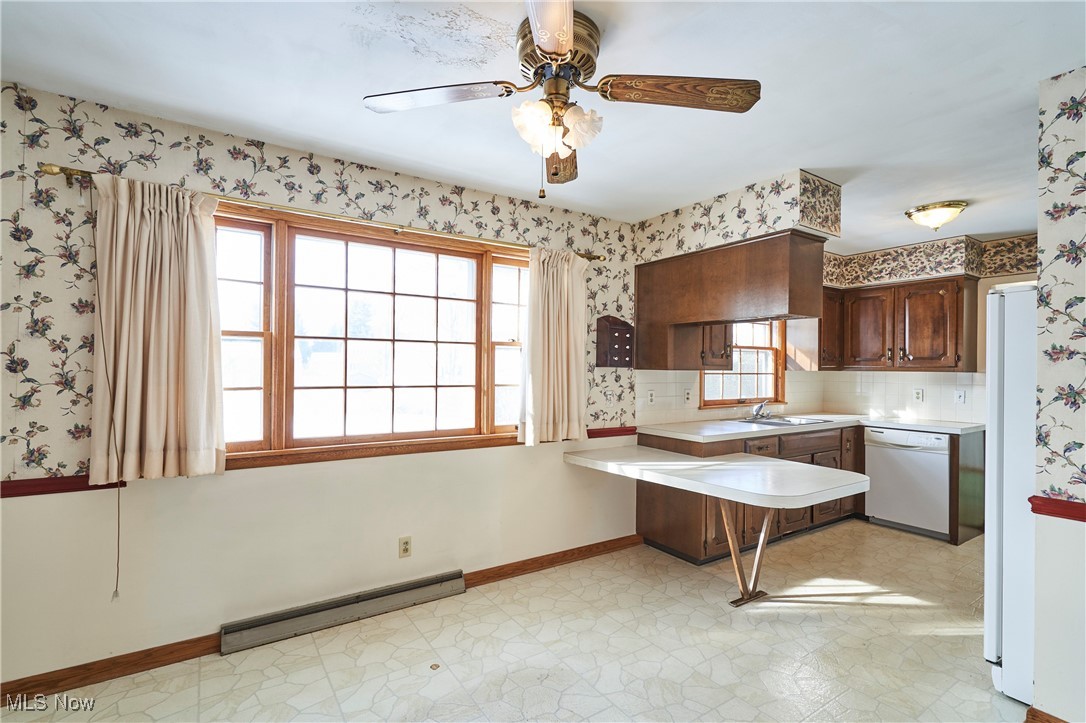 3331 Edington Road Akron, OH 44333 - Photo 11 of 27 Large eating area-
