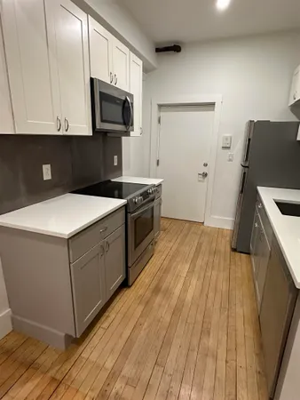 $1,700 | 4 Elliot Street, Unit 2, Brattleboro, VT 05301