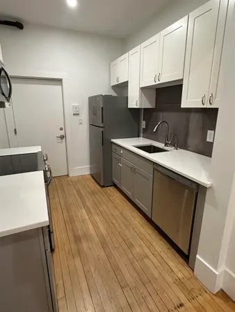 $1,700 | 4 Elliot Street, Unit 2, Brattleboro, VT 05301