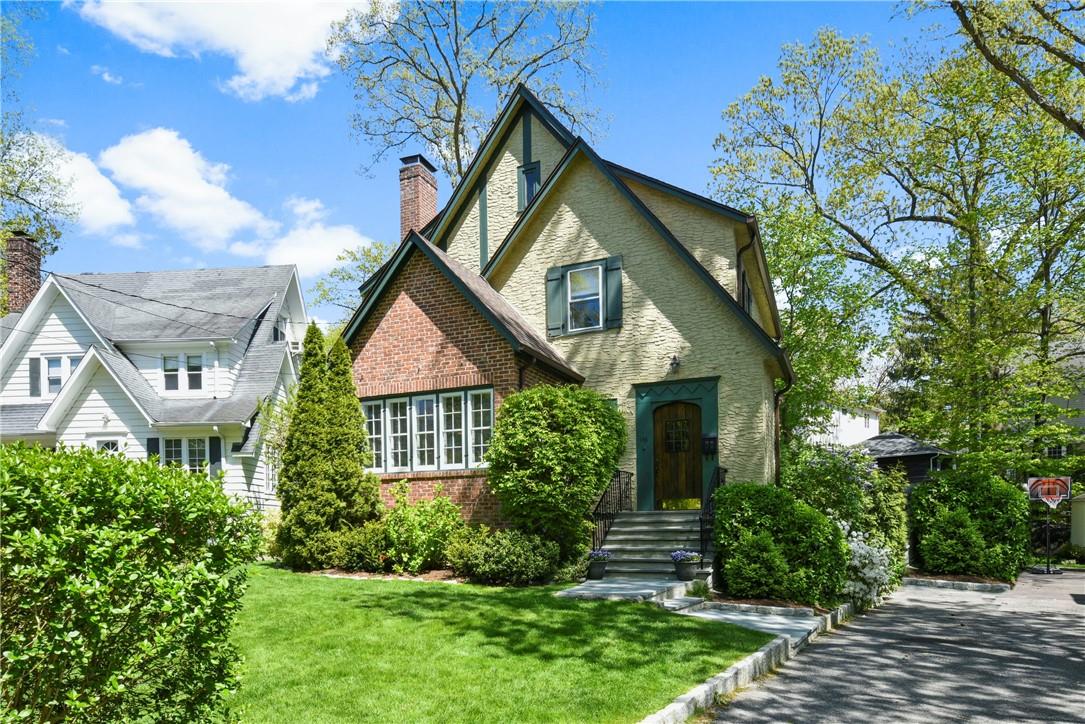148 Valley Stream Road East Larchmont, NY 10538 - Photo 1 of 1 Welcome to 148 Valley Stream Road E!