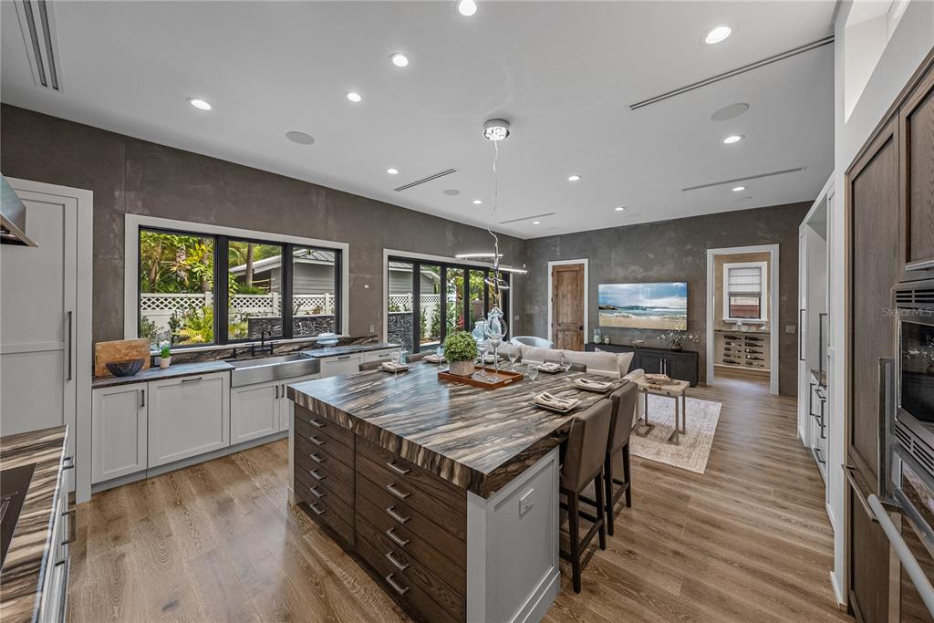 2903 West Hawthorne Road Tampa, FL 33611 - Photo 10 of 82 Gallery Image 10