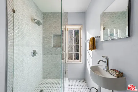 $7,800 | 2615 Canyon Drive, Los Angeles, CA 90068