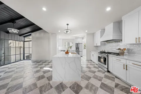 $7,800 | 2615 Canyon Drive, Los Angeles, CA 90068