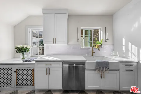 $7,800 | 2615 Canyon Drive, Los Angeles, CA 90068