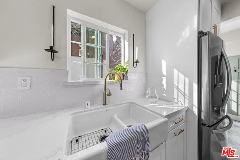 $7,800 | 2615 Canyon Drive, Los Angeles, CA 90068