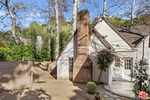 $7,800 | 2615 Canyon Drive, Los Angeles, CA 90068