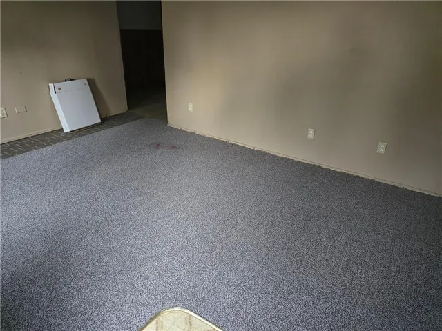 $139,000 | 4927 Edgehill Drive, Kansas City, KS 66106