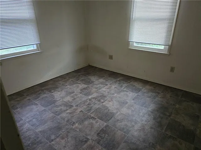 $139,000 | 4927 Edgehill Drive, Kansas City, KS 66106