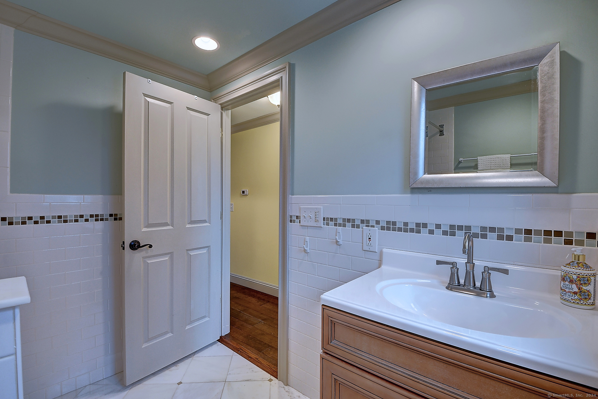186 Raymond Road West Hartford, CT 06107 - Photo 23 of 39