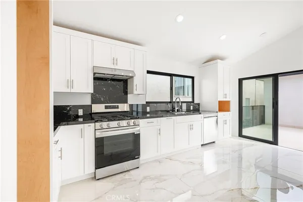 $5,950,000 | 707 Begonia Avenue, Corona del Mar, CA 92625