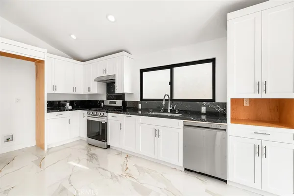 $5,950,000 | 707 Begonia Avenue, Corona del Mar, CA 92625