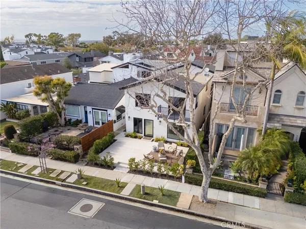 $5,950,000 | 707 Begonia Avenue, Corona del Mar, CA 92625