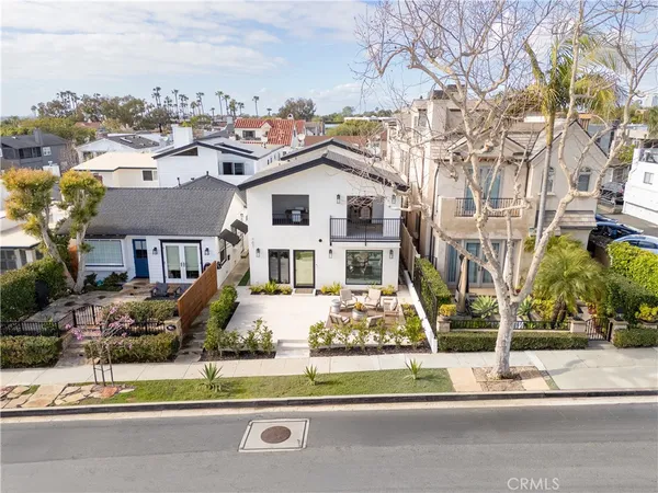 $5,950,000 | 707 Begonia Avenue, Corona del Mar, CA 92625
