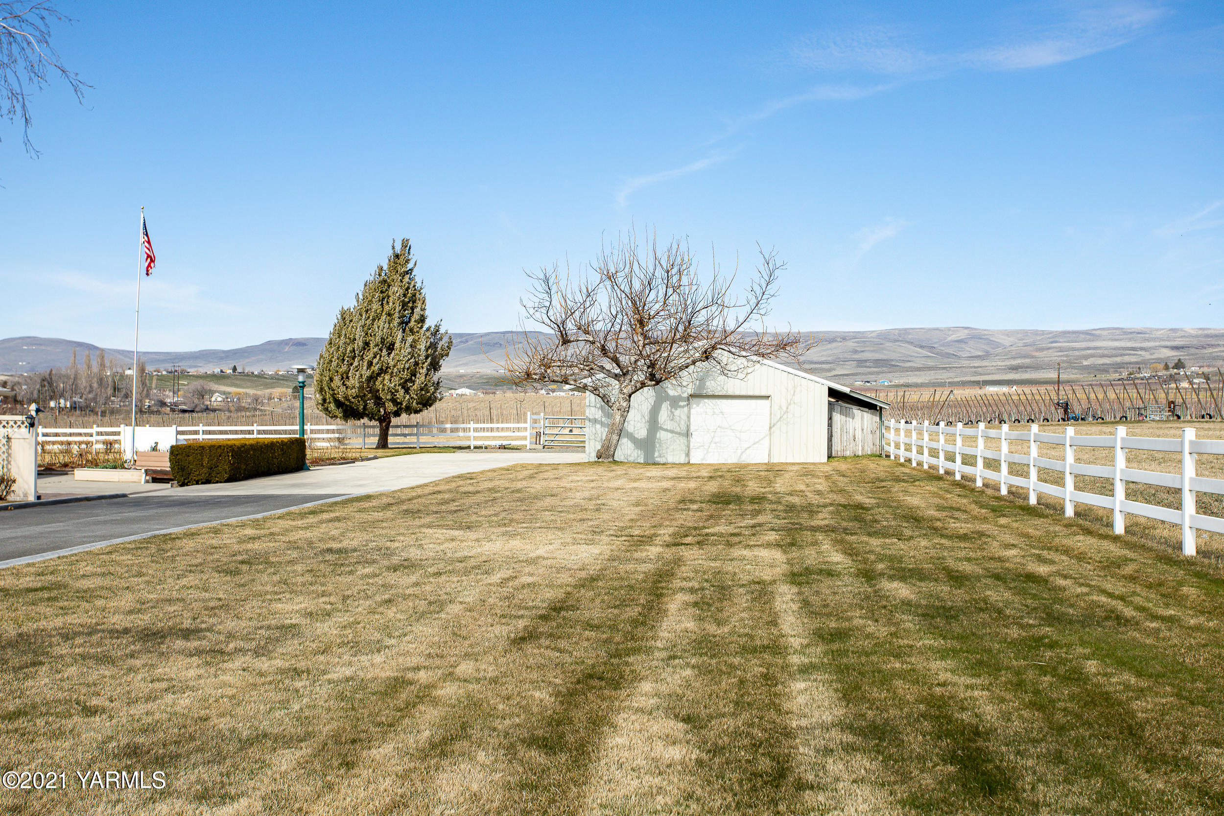 1271 Deeringhoff Road Moxee, WA 98936 - Photo 22 of 30 a view of a terrace