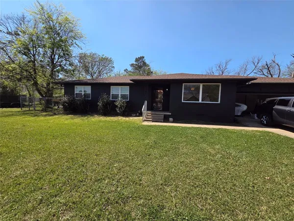 $2,100 | 501 White Street, Whitesboro, TX 76273
