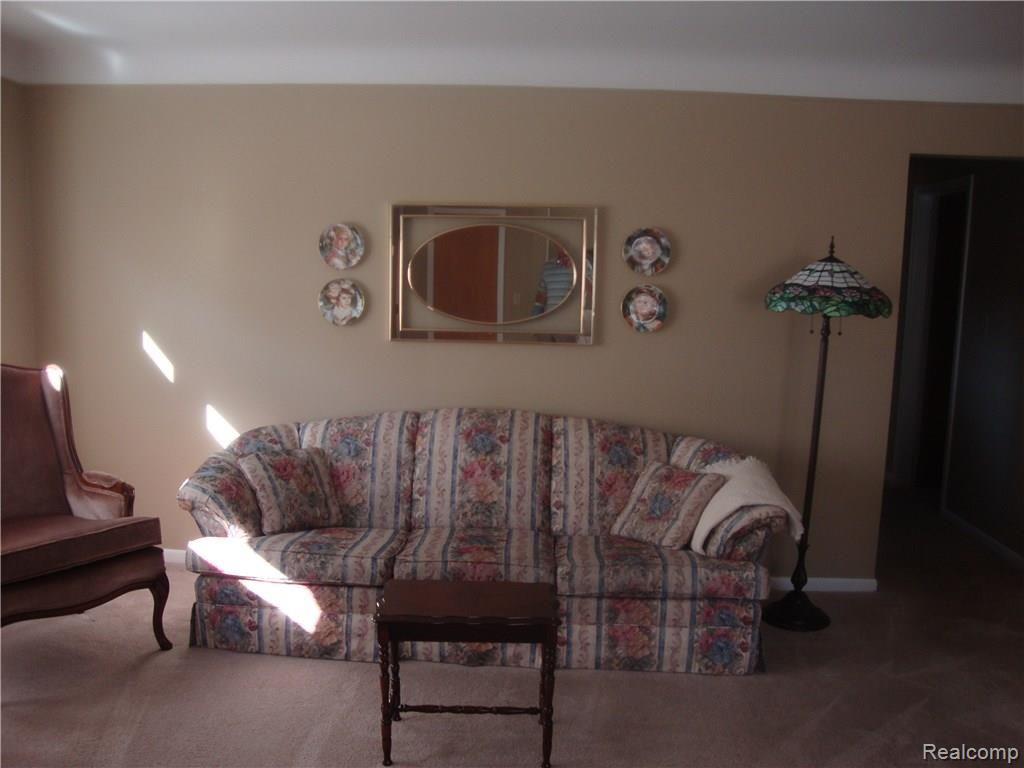 24804 Ridgecroft Avenue Eastpointe, MI 48021 - Photo 10 of 29