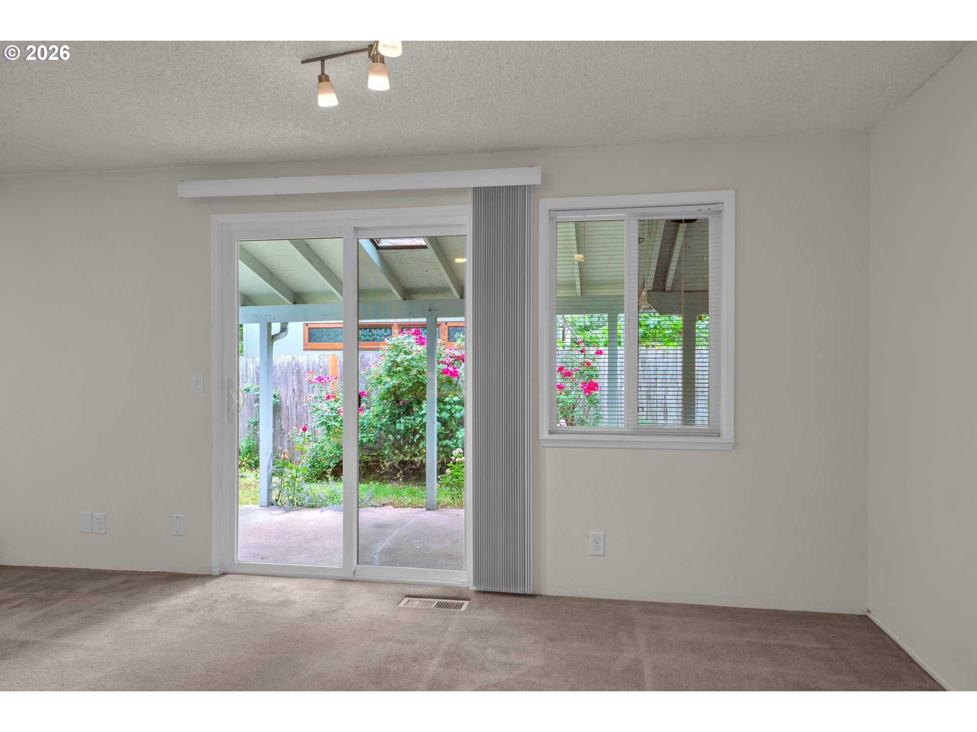 4017 Dillard Road Eugene, OR 97405 - Photo 9 of 37