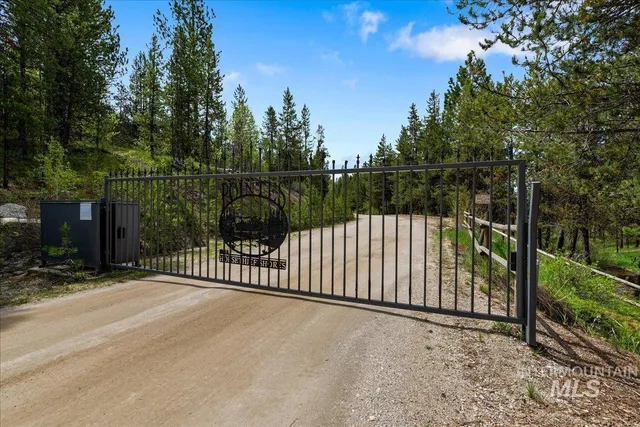 $999,000 | Tbd Pointes Road, Cascade, ID 83611