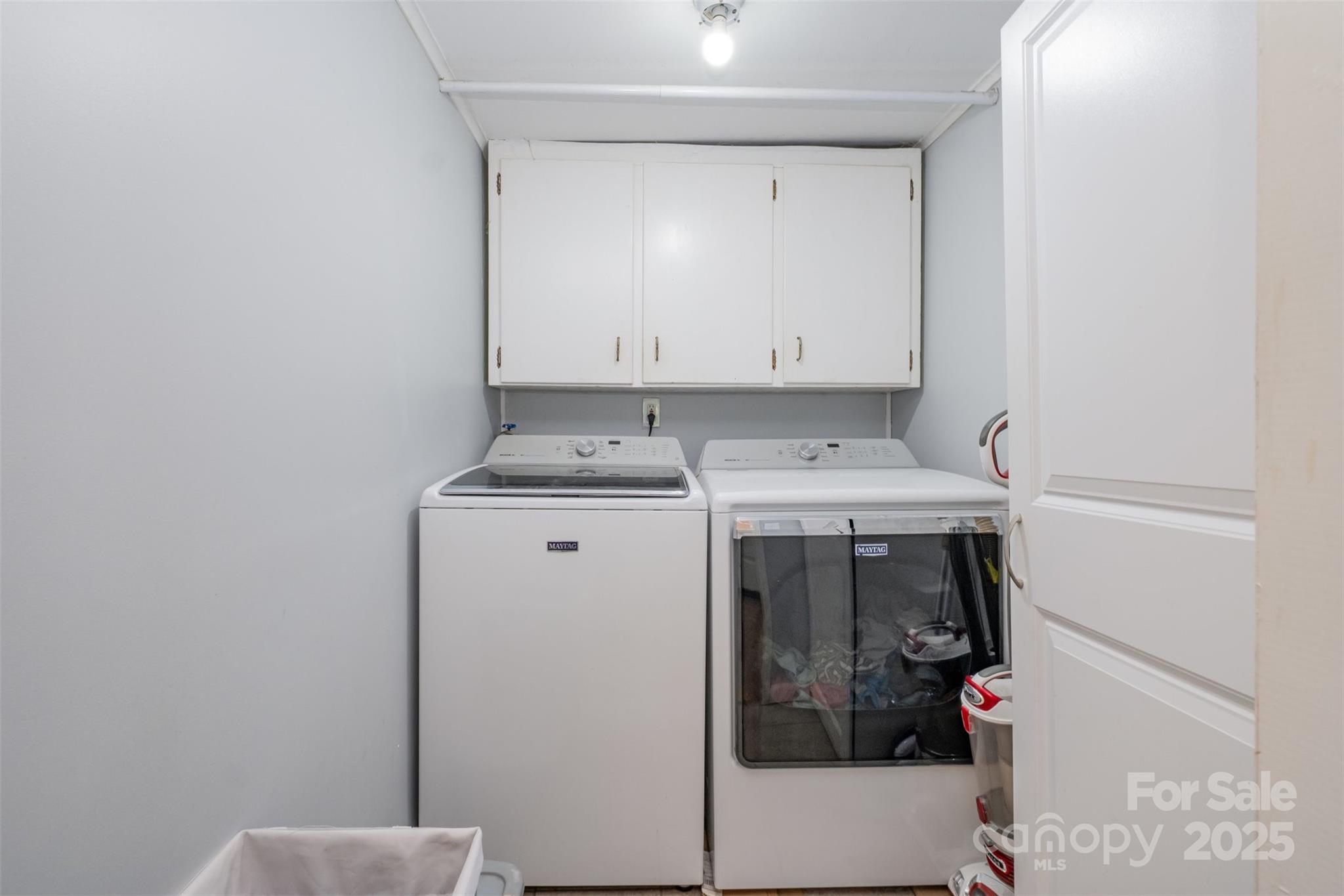811 Cleveland Avenue Grover, NC 28073 - Photo 18 of 43 a utility room with dryer and washer