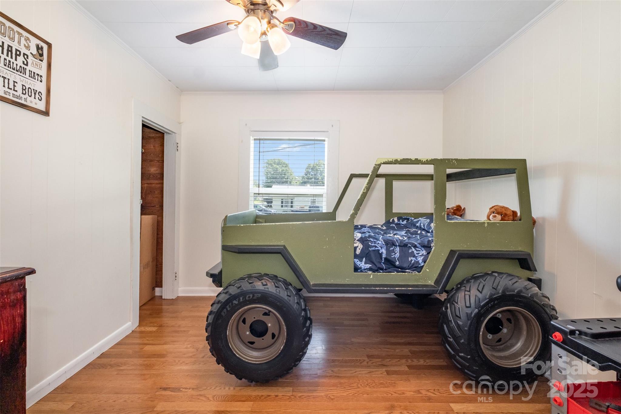 811 Cleveland Avenue Grover, NC 28073 - Photo 24 of 43 a view of livingroom with washer and dryer