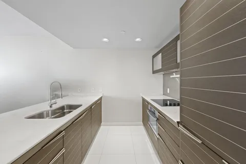 $549,000 | 200 Biscayne Blvd Way, Unit 3909, Miami, FL 33131